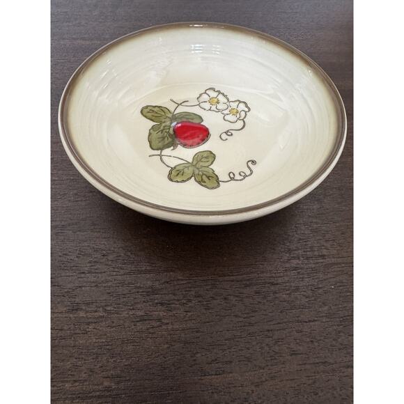 Poppy Trail By Metlox Salad Soup Bowl Made in California Vtg Strawberry Floral - Picture 9 of 16